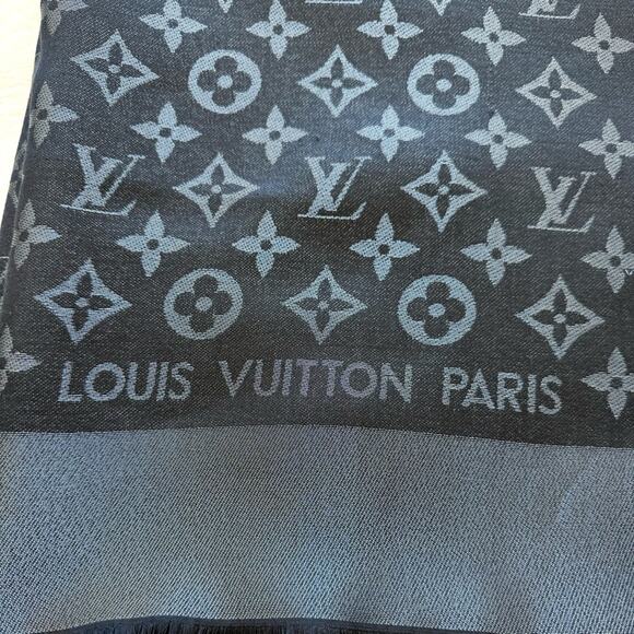 Louis Vuitton silk/wool sharf black and silver Authentic Retail 1200$ - Picture 2 of 7